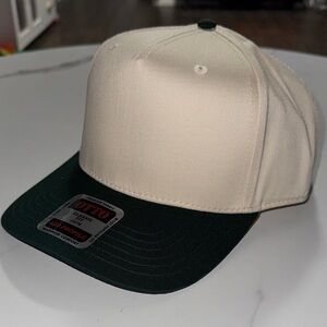 OTTO Classic Cream and Dark Green Cap